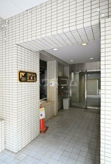 28/28 エントランス