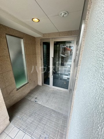 18/28 エントランス