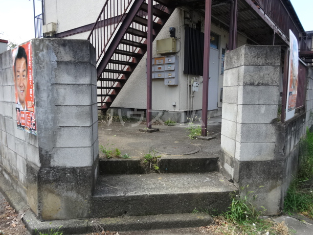 18/27 エントランス