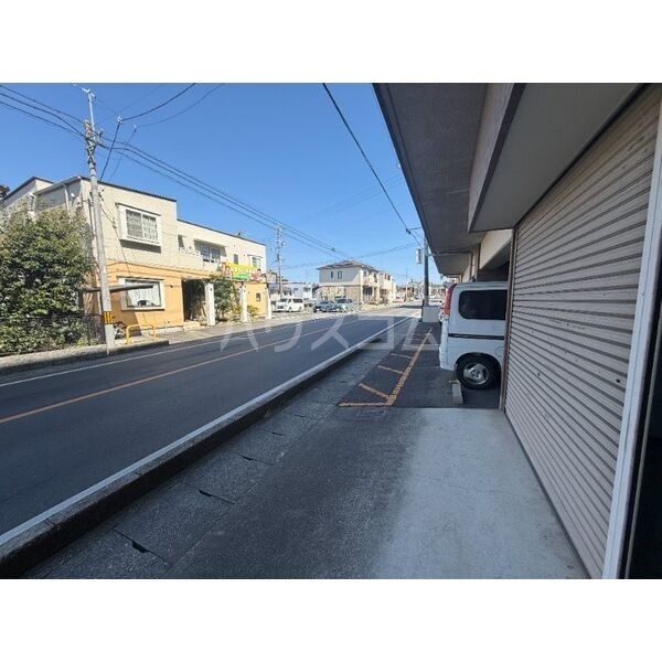 27/30 駐車場