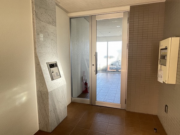 25/30 エントランス