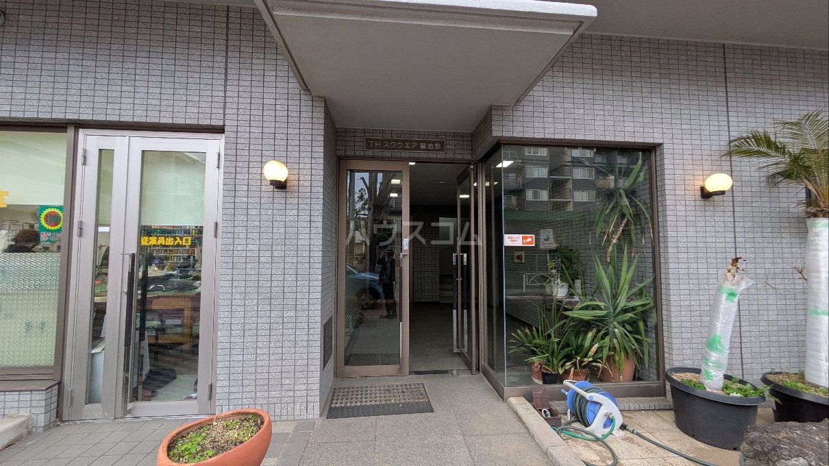 18/26 エントランス