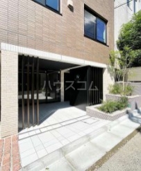 16/23 エントランス