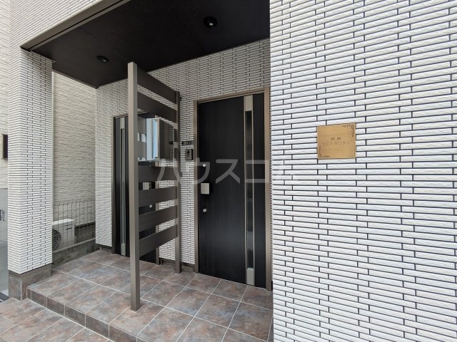 27/27 エントランス