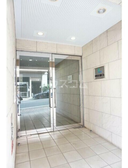 16/17 エントランス