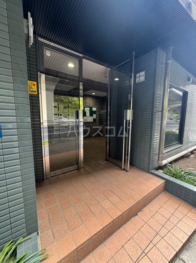 27/30 エントランス