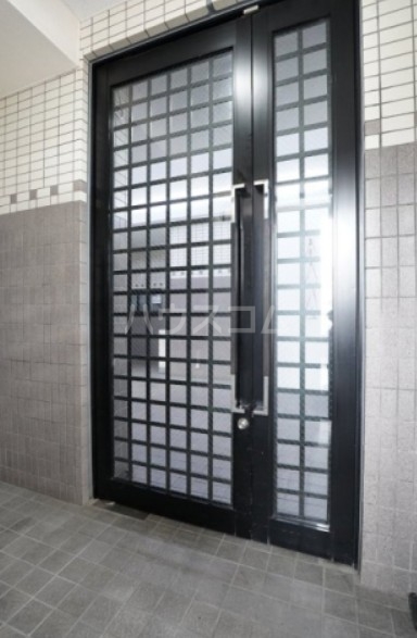 18/24 エントランス