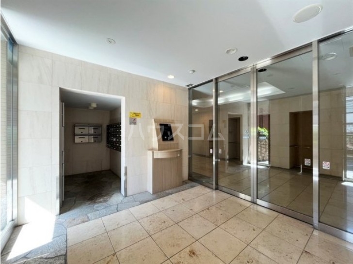 20/29 エントランス