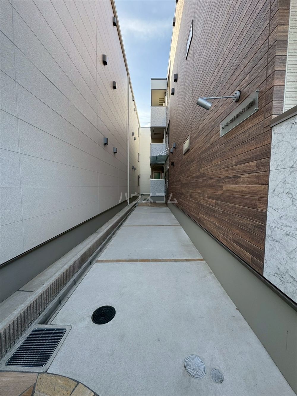 2/4 エントランス