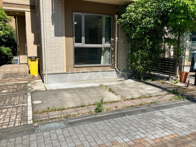 16/16 エントランス