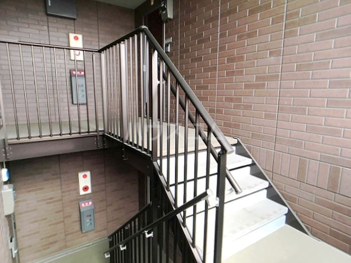 16/27 エントランス