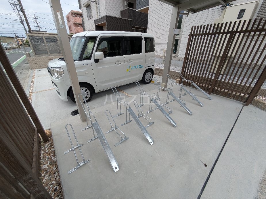 27/30 駐車場