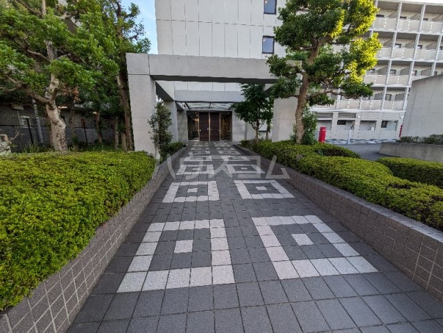 18/28 エントランス