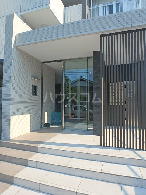 21/30 エントランス