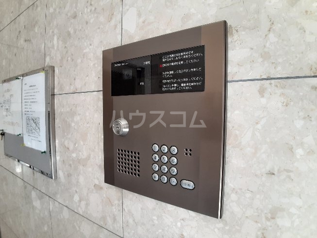 21/30 エントランス