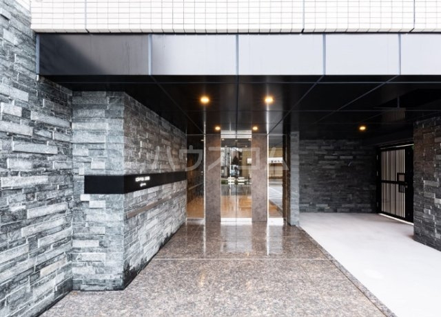 27/30 エントランス