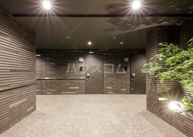 28/30 エントランス