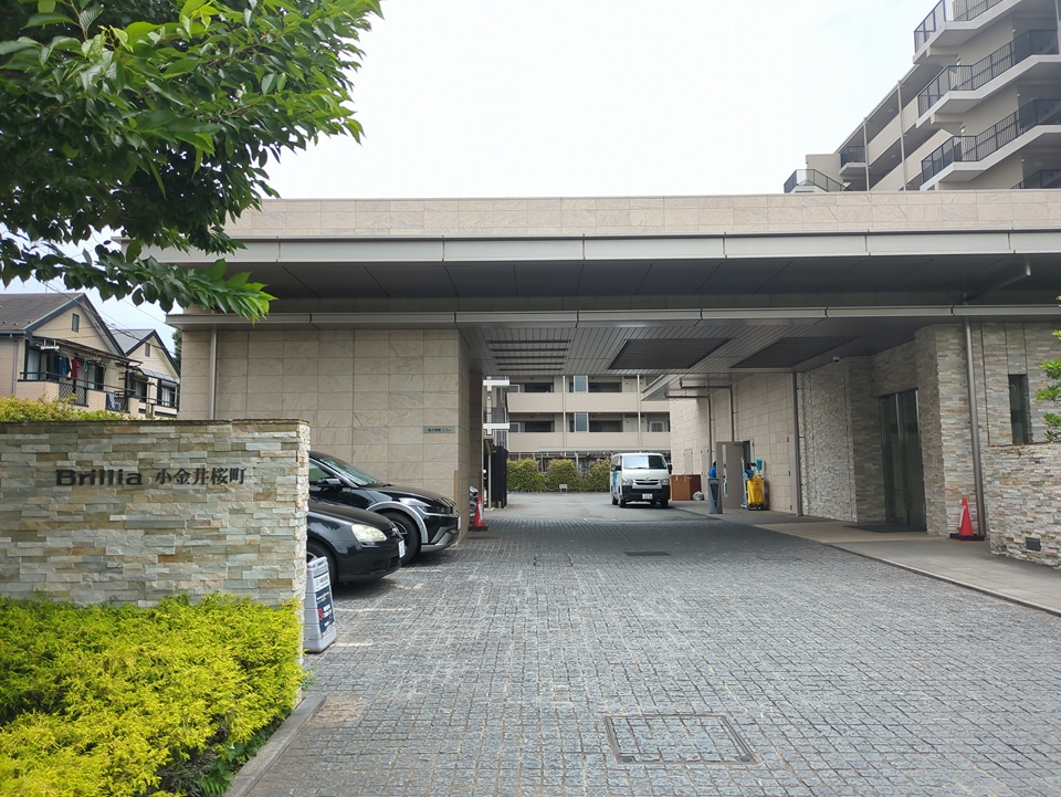 27/30 エントランス