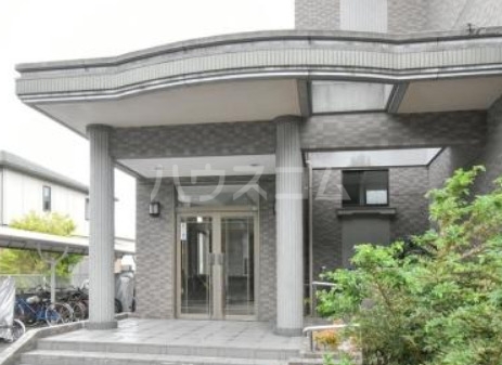 14/18 エントランス