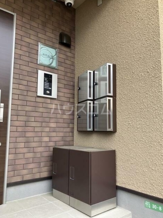 18/21 エントランス