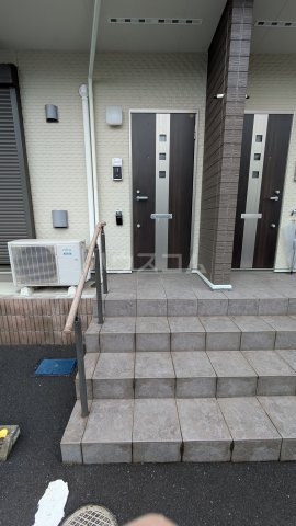 24/30 エントランス