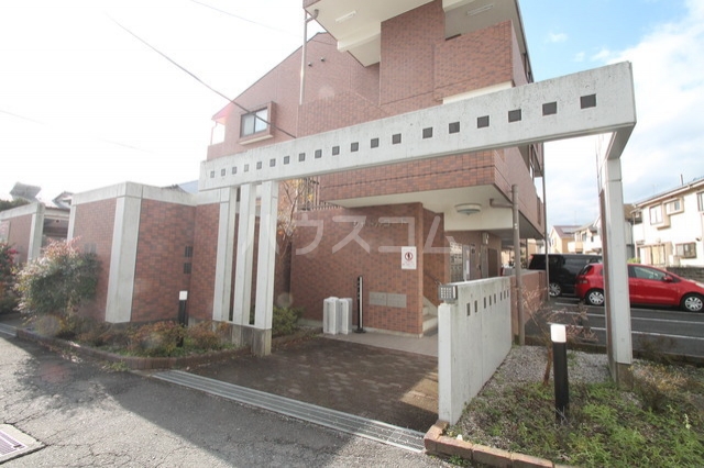 21/30 エントランス