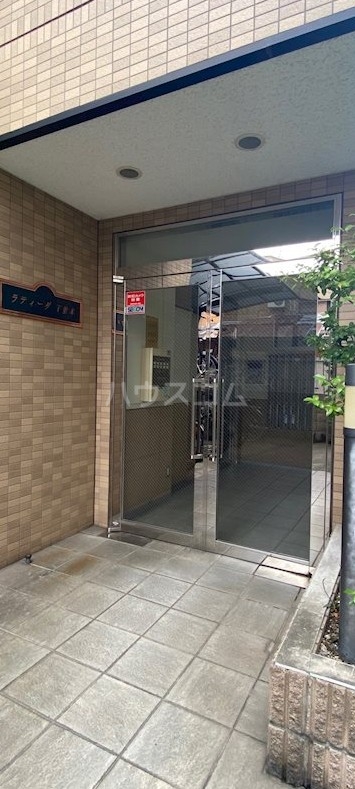 16/18 エントランス