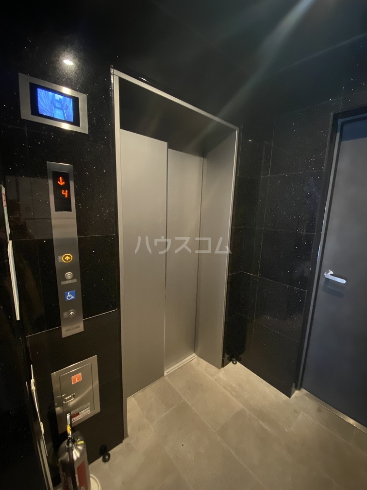 25/30 エントランス