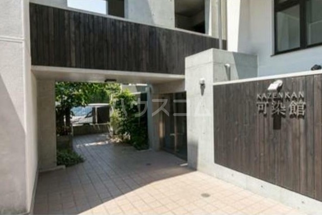 18/28 エントランス