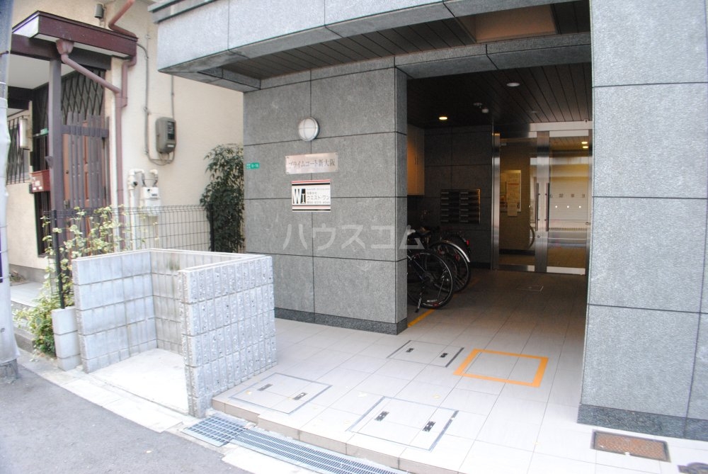 20/30 エントランス