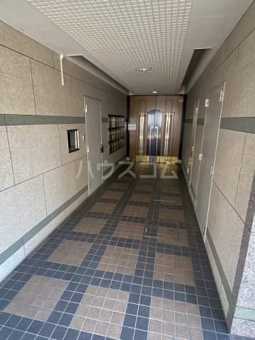 27/30 エントランス