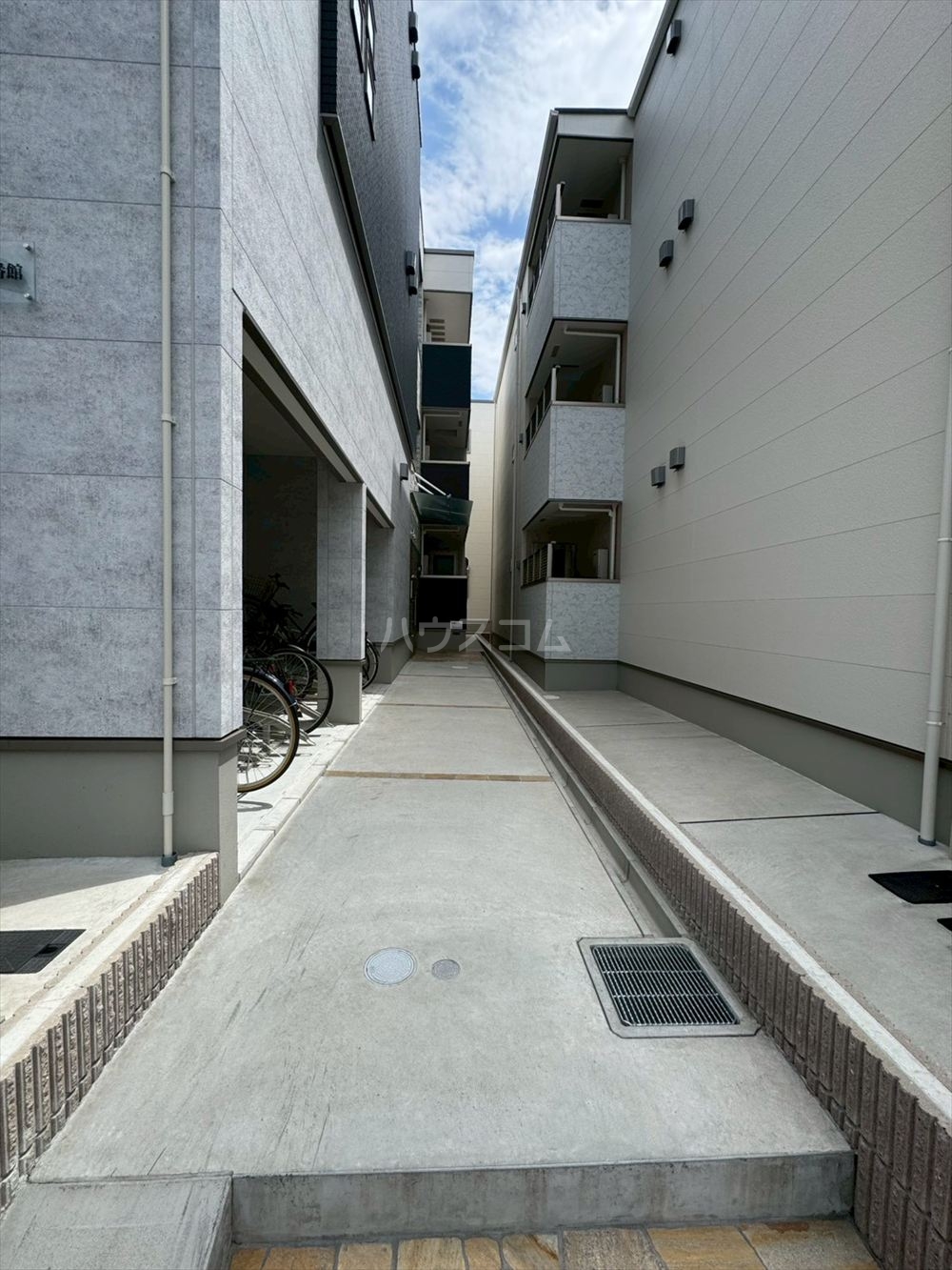 28/30 エントランス