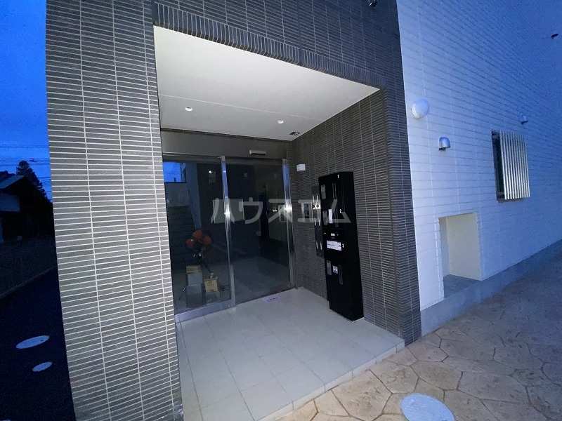 28/30 エントランス