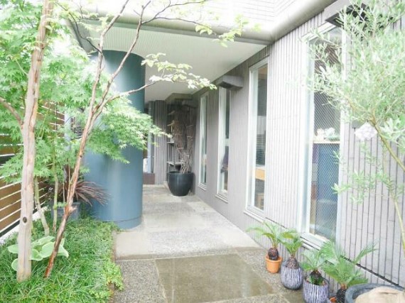 18/20 エントランス