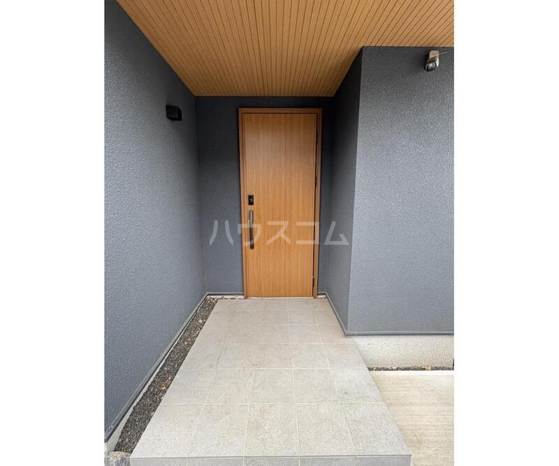 26/30 エントランス