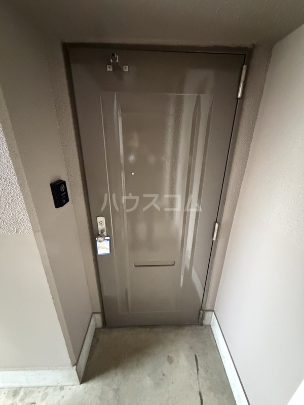 19/27 エントランス