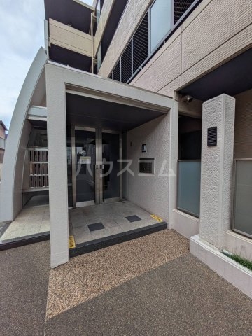 20/23 エントランス