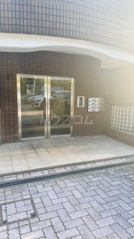 20/30 エントランス