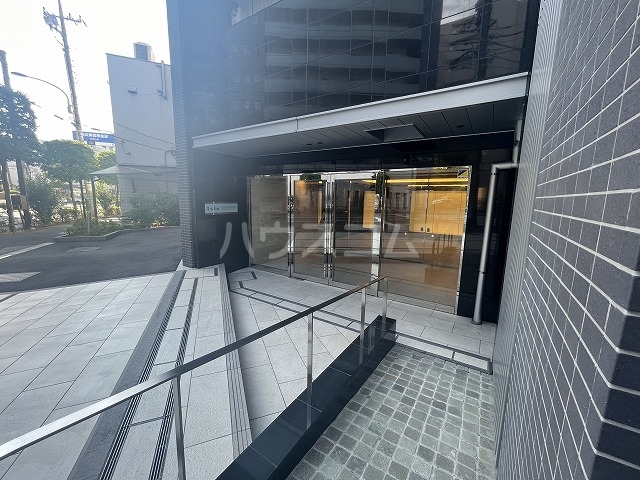 28/30 エントランス