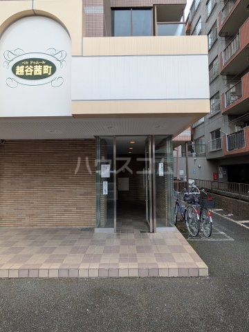 28/30 エントランス