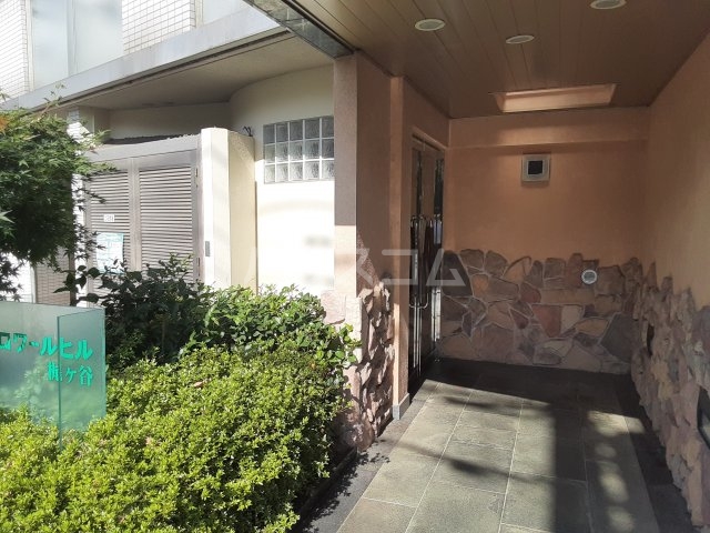 18/28 エントランス