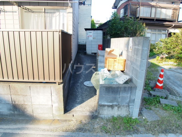 19/27 エントランス