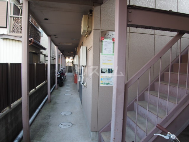 18/27 エントランス