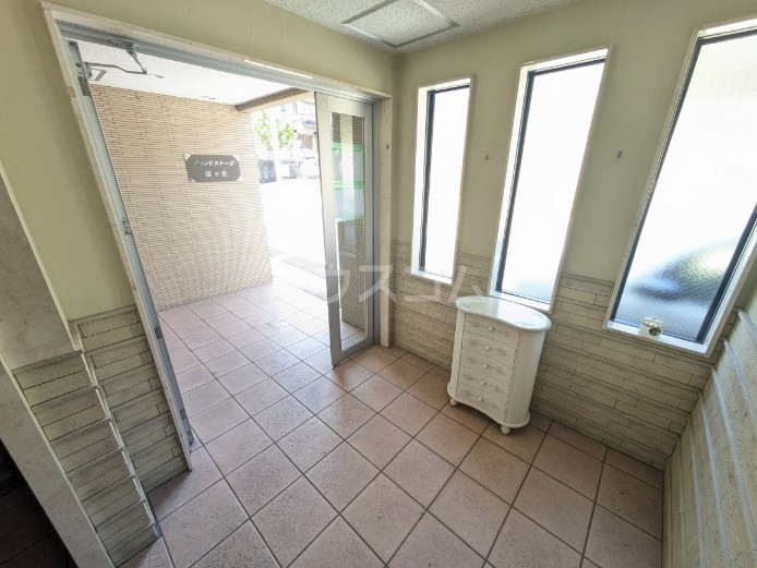 23/30 エントランス