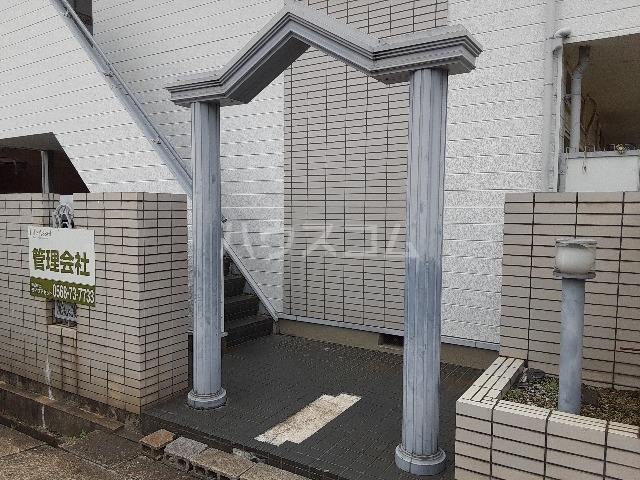 17/18 エントランス