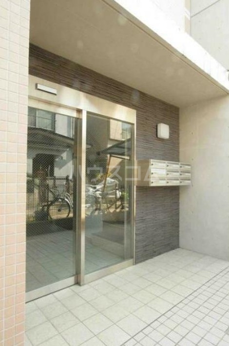 18/25 エントランス