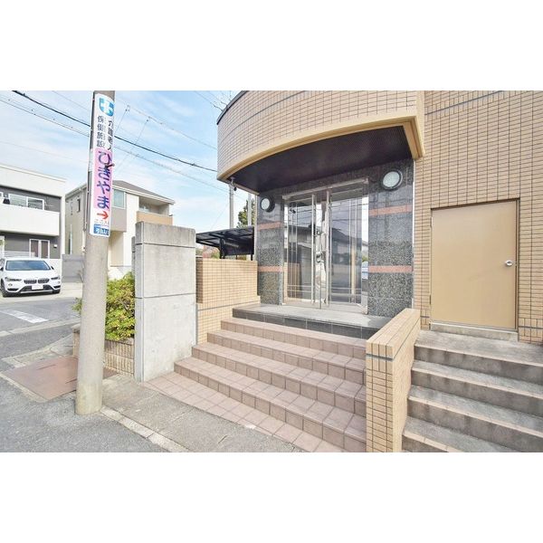 18/27 エントランス