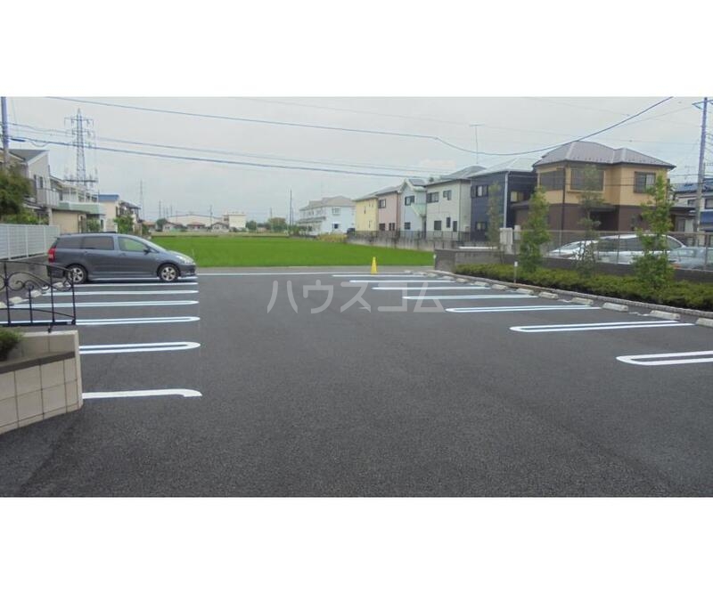 27/30 駐車場