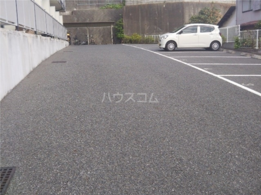 18/20 駐車場