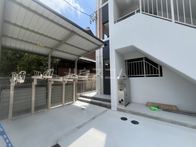 22/28 駐車場